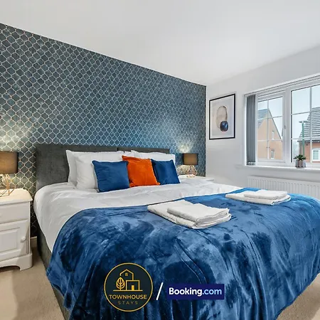 Holiday home 4br House By Townhouse Short Lets & Serviced With Wi-fi & Free Parking *