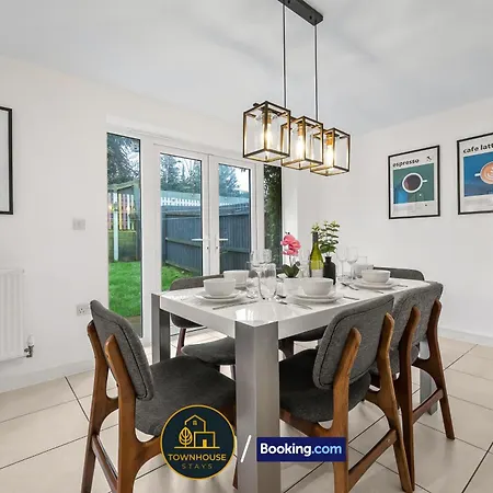 Holiday home 4br House By Townhouse Short Lets & Serviced With Wi-fi & Free Parking